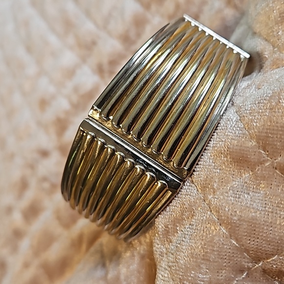 Bangle Statement Bracelet Hinged Magnetic Closure - Picture 1 of 10